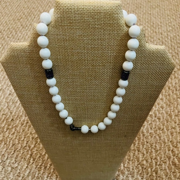 White Agate Round Beads Amethyst Zirconia Stones Necklace - Picture 5 of 6